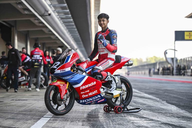 Front Row! Kiandra Ramadhipa Menggila di Kualifikasi Moto3 Junior Catalunya 2026