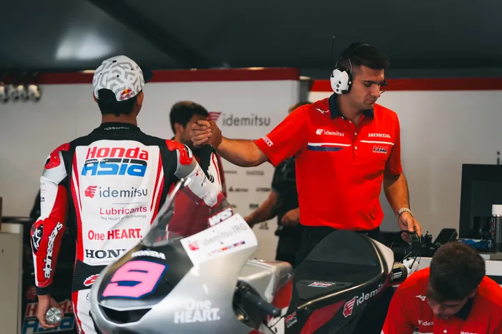 Sengit di Mugello! Veda Ega Pratama Tempati P21 di FP2 Moto3 Italia 2026