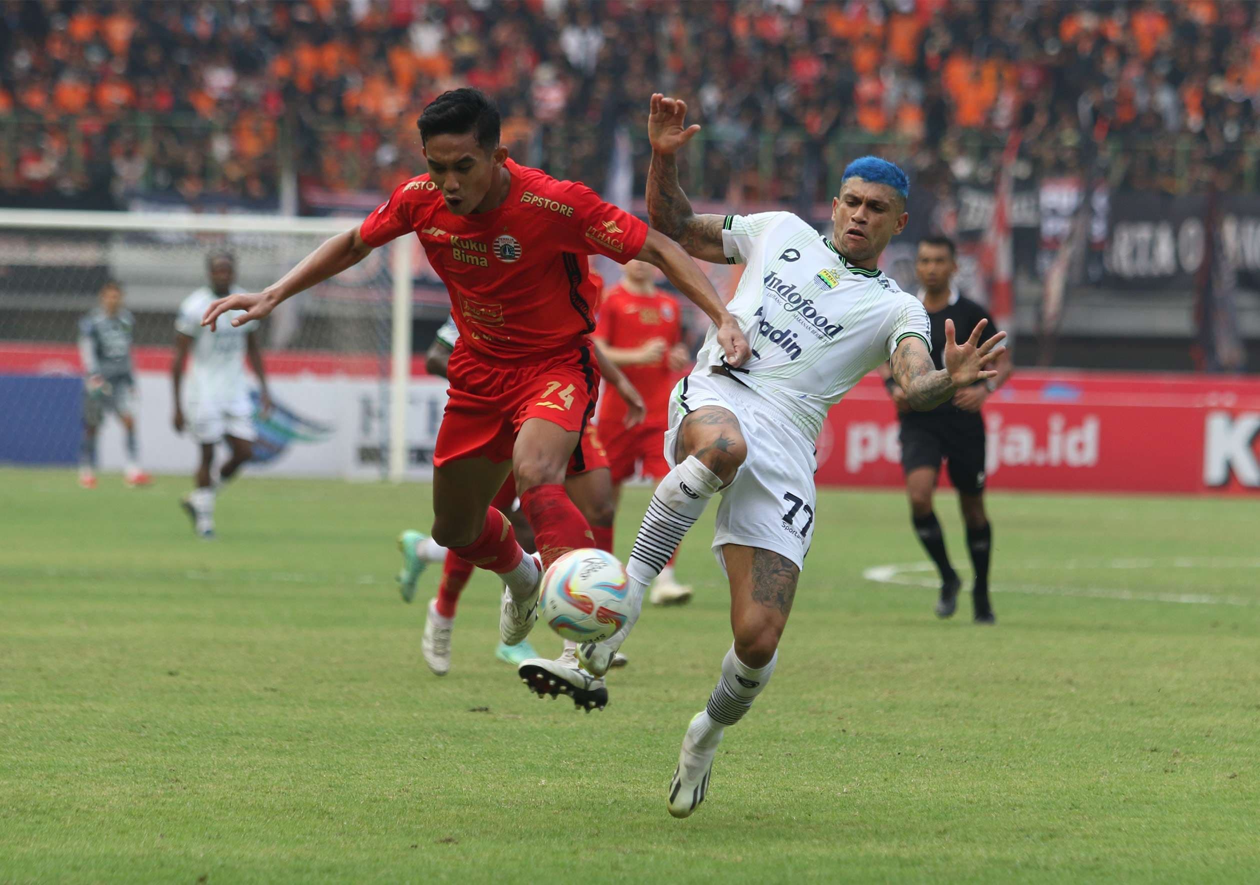 Sikut-Sikut El Clasico: Persib dan Persija Rebutan Striker Asing Baru