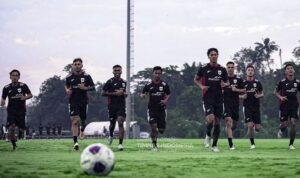 Rafael Struick dan para pemain Timnas Indonesia pada sesi latihan di Bali United Training Center (c) Timnas Indonesia.