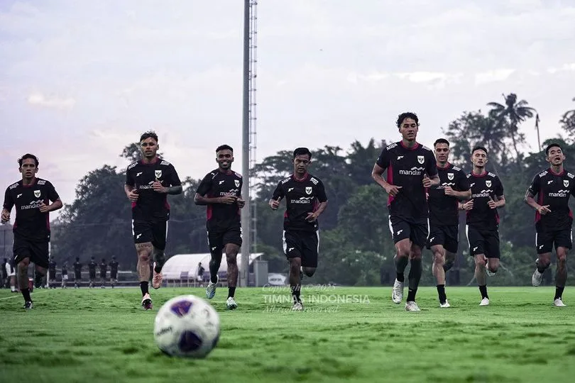 Rafael Struick dan para pemain Timnas Indonesia pada sesi latihan di Bali United Training Center (c) Timnas Indonesia.